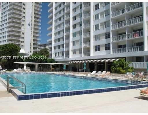 Building Photo - 300 Bayview Dr