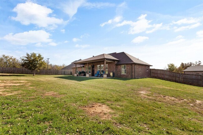 Building Photo - Beautiful Home In Pecan Planation