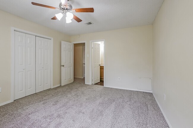 Building Photo - 20142 Misty Pines Dr