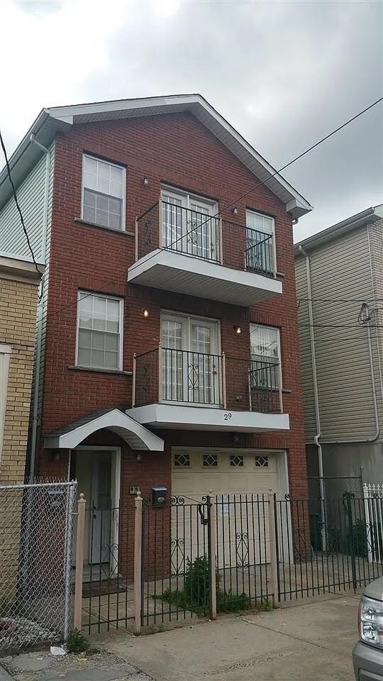 Building Photo - 29 Bostwick Ave