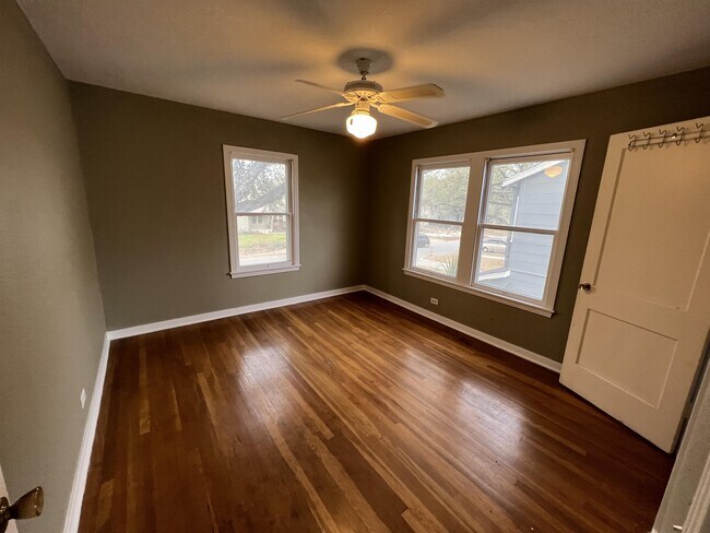 Building Photo - 430 Bryn Mawr Dr