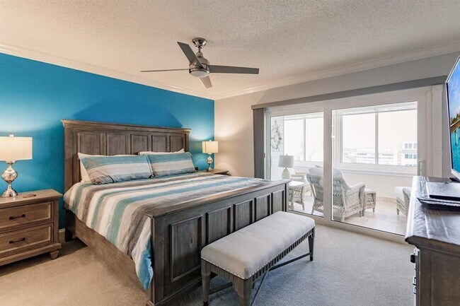 Building Photo - 1055 W Peppertree Dr