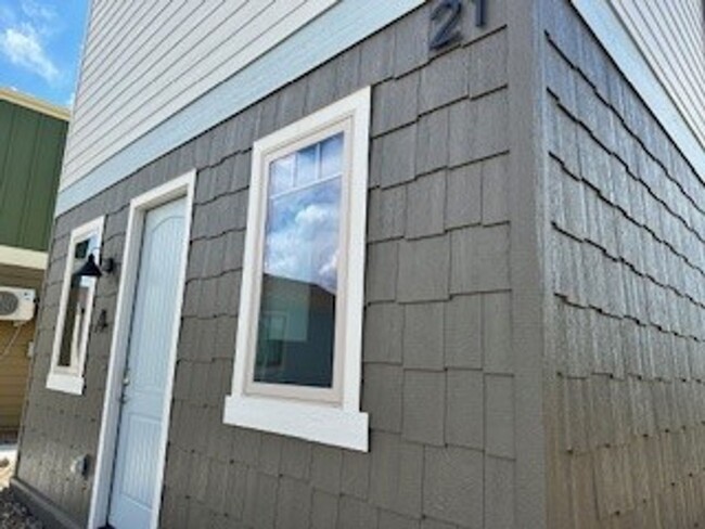 Building Photo - Bungalow for Rent
