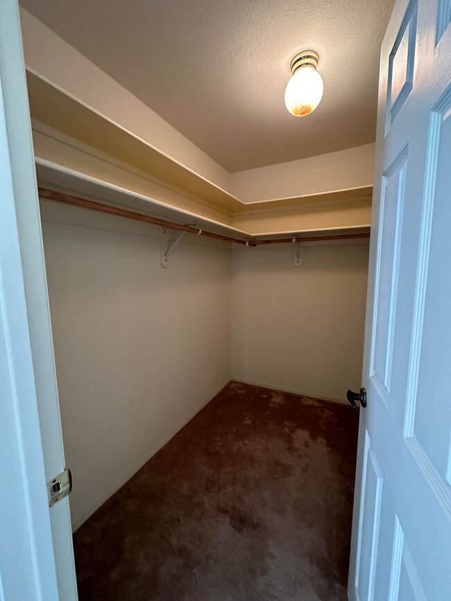 Building Photo - 2 bedroom condo near UNLV