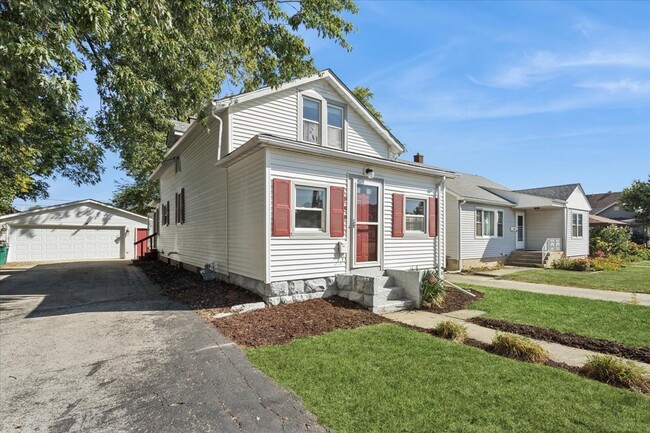 Building Photo - 540 E 4th St