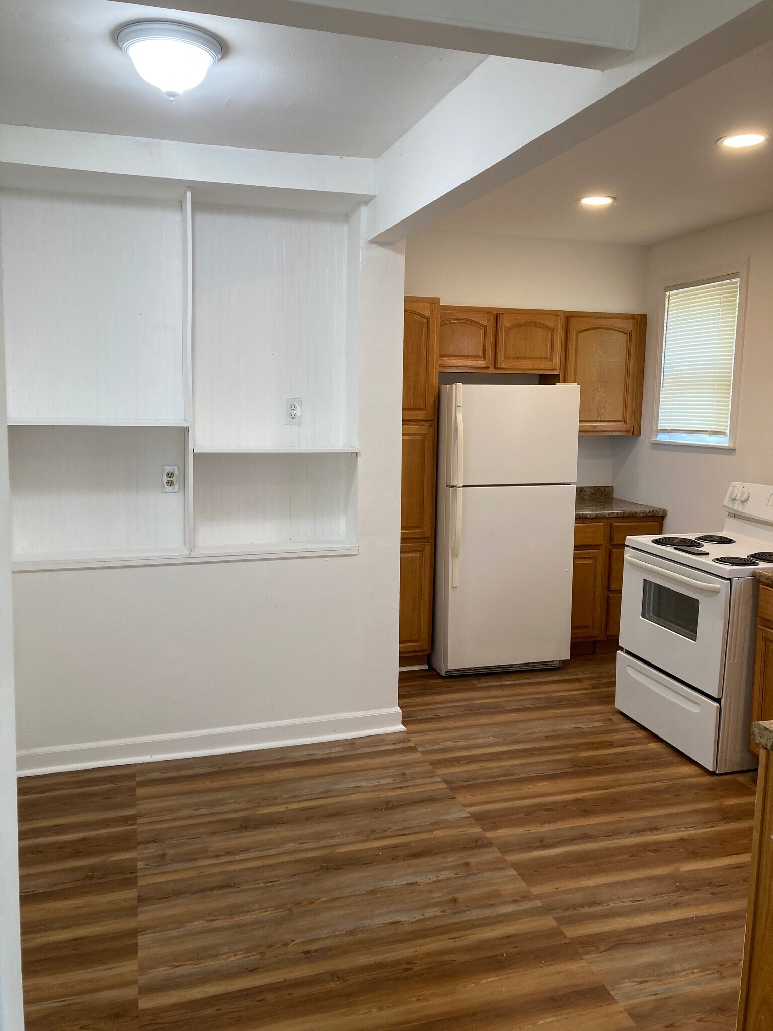 Building Photo - 405 Bellevue St