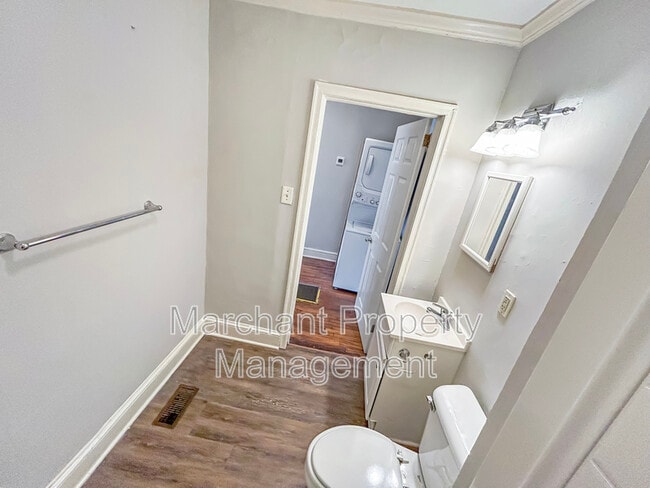 Building Photo - 667 Ravenel St