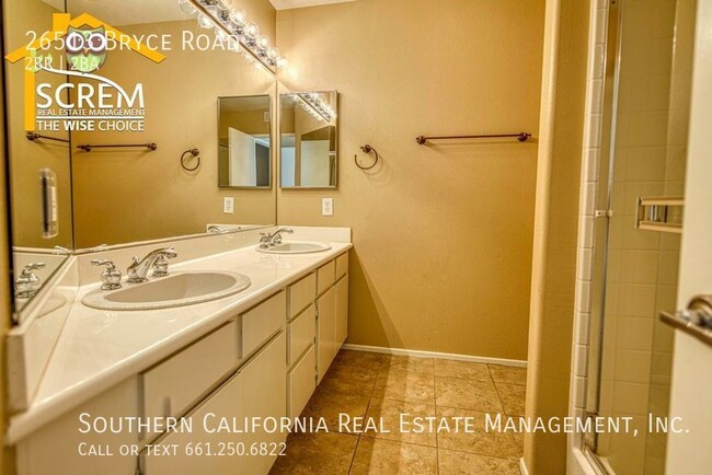 Building Photo - Two Bedroom Cheyenne Townhome in Valencia