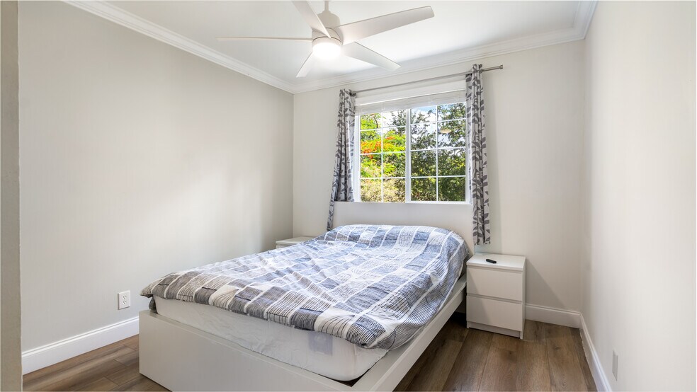 Building Photo - 6525 Via Regina