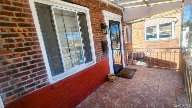 Building Photo - 664 Remsen Ave