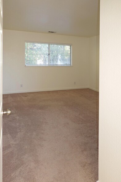 Bedroom 1 - 1013 Woodside Rd