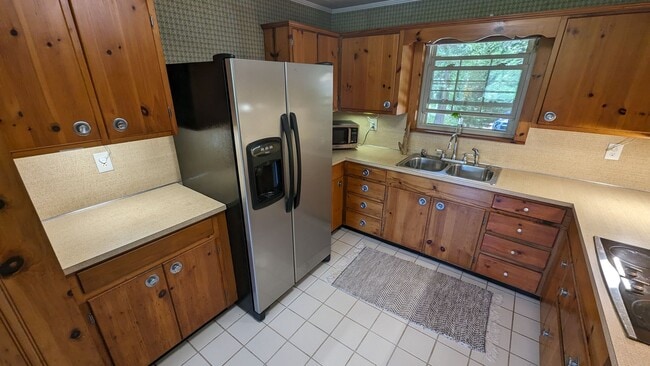 Building Photo - 2/2 Mtn Top Getaway - Huge Screened Porch w/ Stone Fireplace