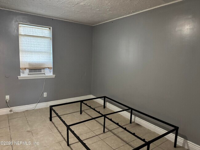 Building Photo - 1138 E 19th St