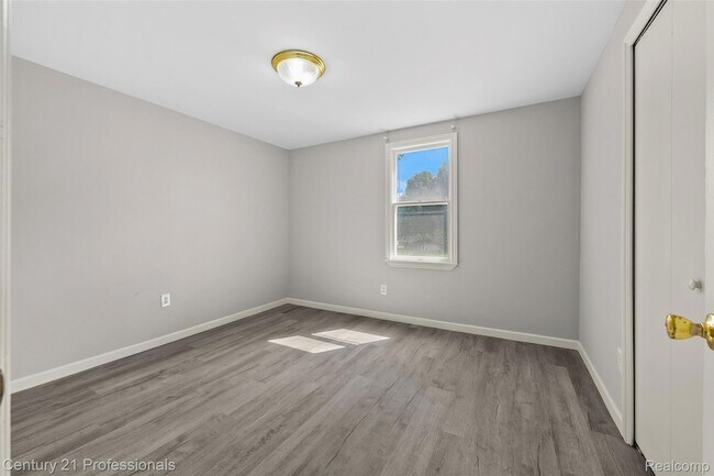 Building Photo - 3621 Livernois Rd