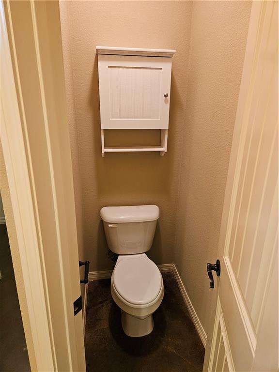 Building Photo - 2652 N Valencia Ave