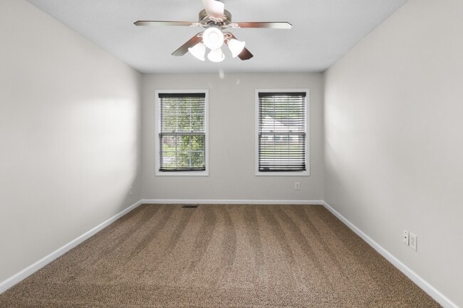Building Photo - 420 Piney Dr