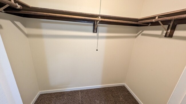 Building Photo - 2 bedroom 1 bath single level duplex