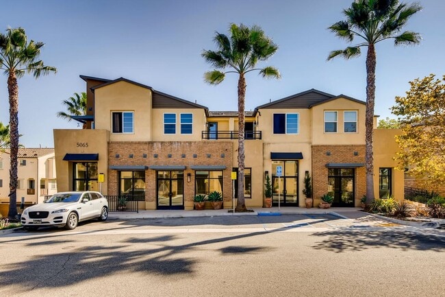 Building Photo - Amazing 2Bd/2Ba Townhouse with 1 car attached garage - Gated Community - Close to Camp Pendleton!