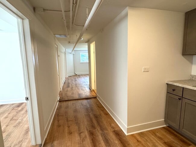 Building Photo - 6452 W Dickens Ave