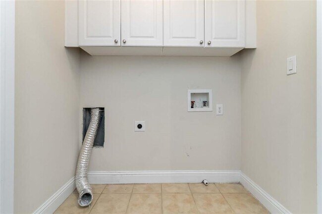 Building Photo - 5460 Glenridge View NE