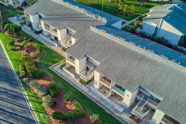 Building Photo - 14800 Walsingham Rd