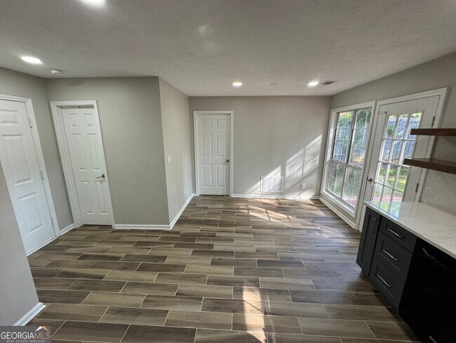 Building Photo - 2080 Racquet Club Cir NW
