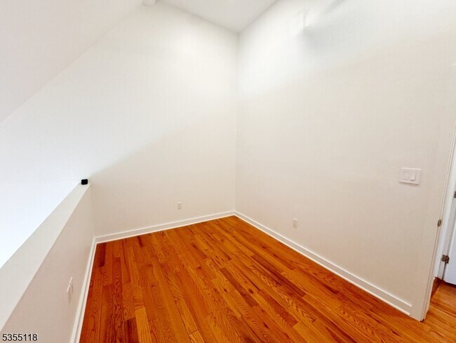 Building Photo - 466 Pompton Ave