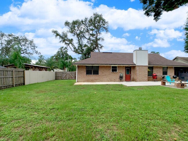 Building Photo - 3149 Lakeside Villa Rd