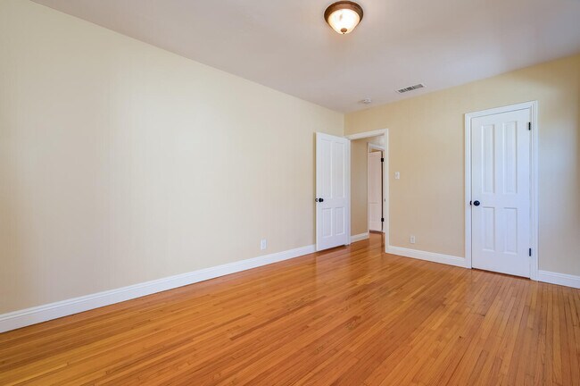 Building Photo - 3618 Walnut Ave