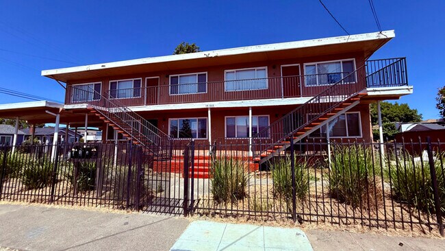 Building Photo - 10100 Walnut St