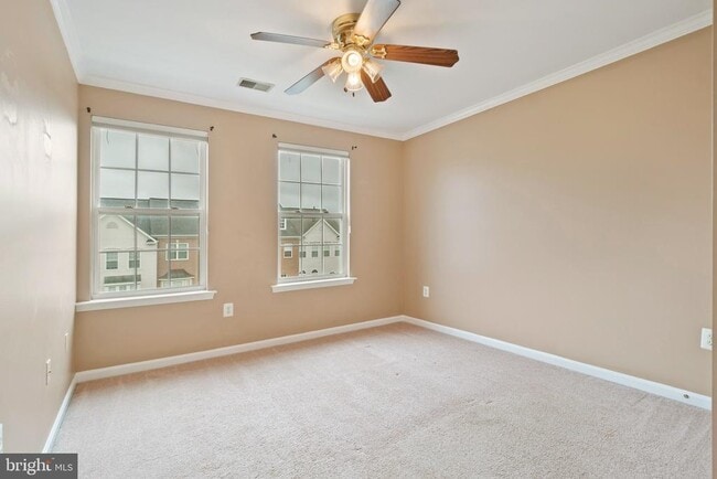 Building Photo - 641 Springhouse Square SE