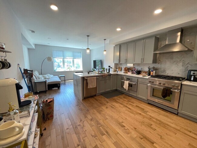 Building Photo - 50 Hichborn St