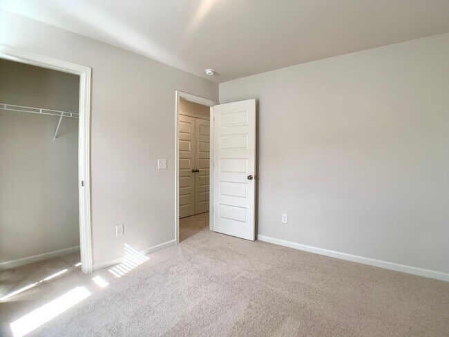 Building Photo - 821 Moray Ln