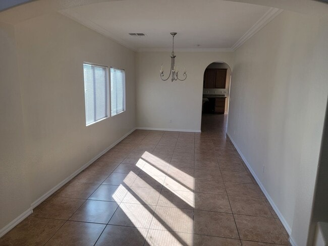 Building Photo - Spacious 5 bed 2.5 bath 2 story home with ...