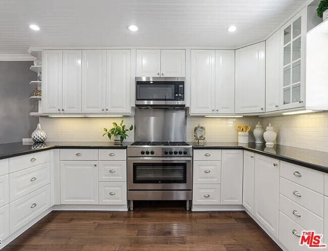 Building Photo - 17213 Palisades Cir