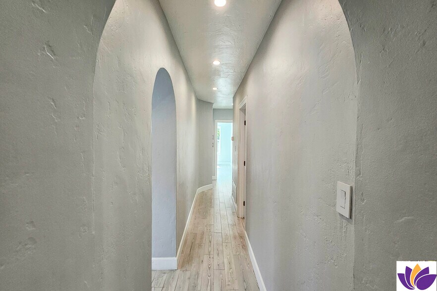 Building Photo - 1152 S Hayworth Ave
