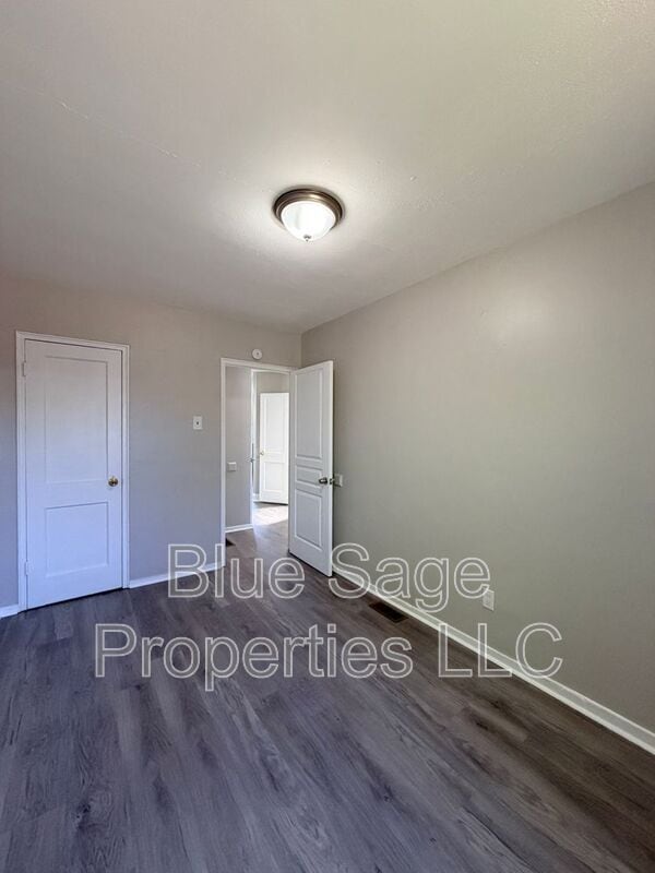 Building Photo - 1012 Burnside Rd