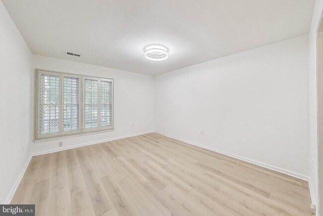 Building Photo - 13063 Shadyside Ln