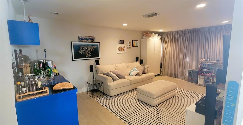 Building Photo - 1055 Yellow Birch Ter