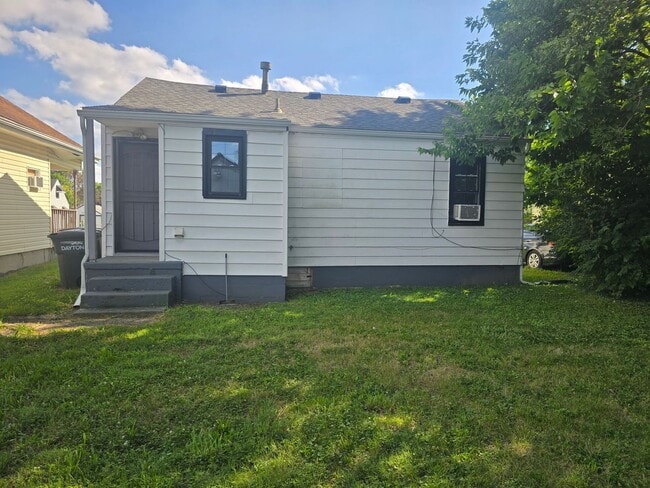 Building Photo - 4537 Laurel Dr
