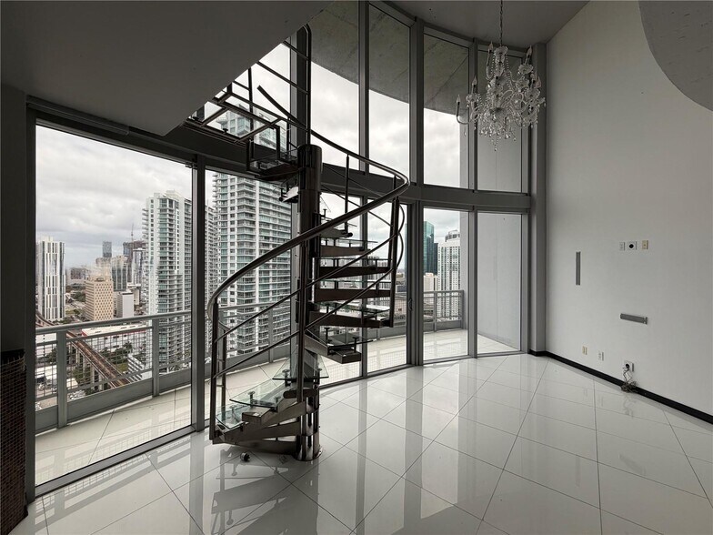 Building Photo - 690 SW 1st Ct