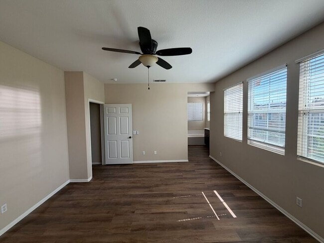 Building Photo - 40184 Annapolis Dr