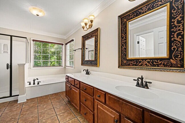 Building Photo - 10403 Persimmon Creek Dr