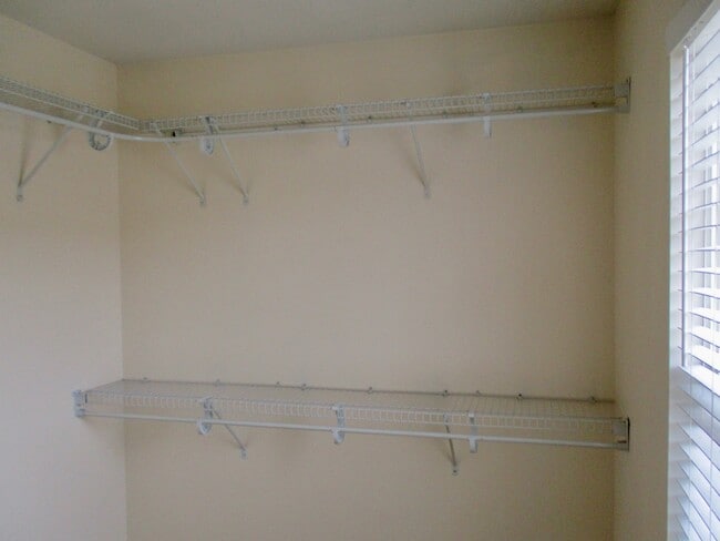 Building Photo - Three bedroom, 2 1/2 bath, 1776 sq. ft.tow...