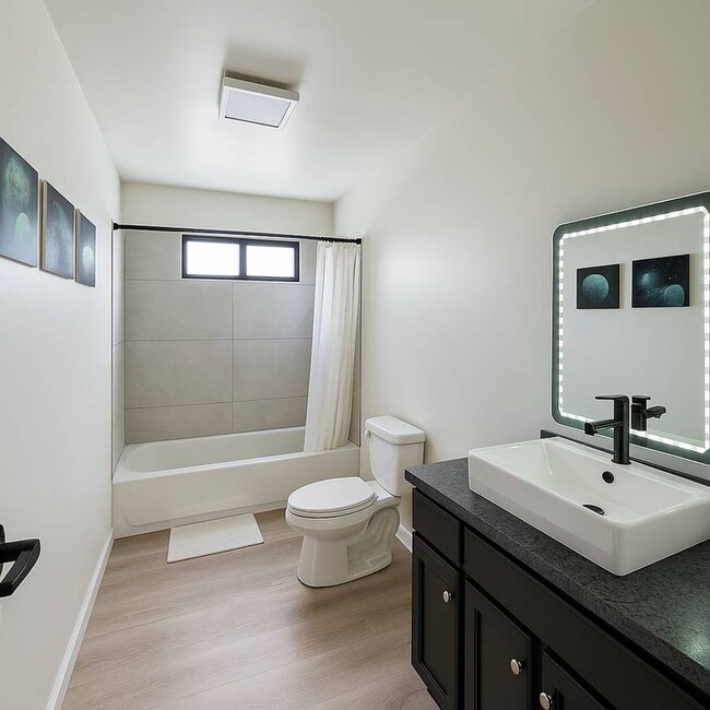 Building Photo - Beautifully Remodeled 3 Bedroom 1 Bath House