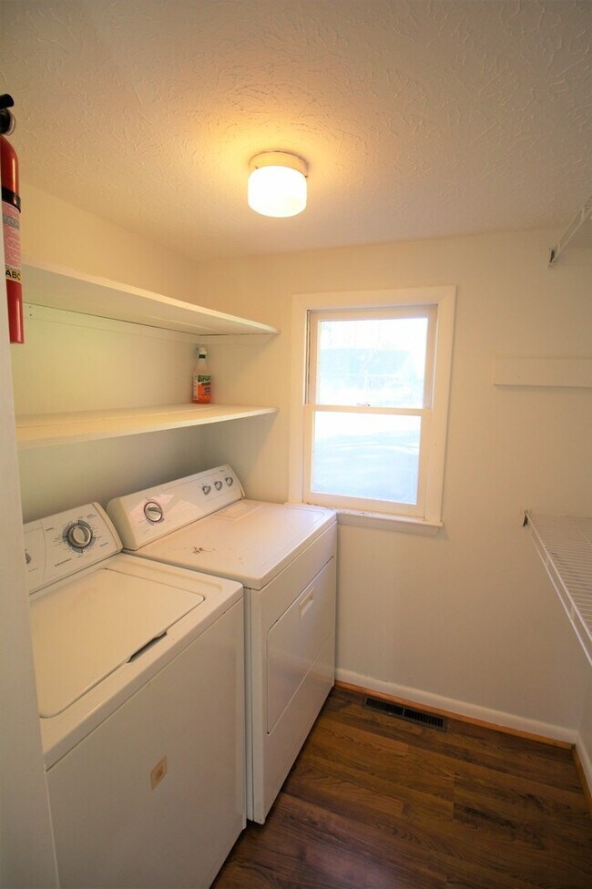 Building Photo - Black Mountain Bungalow minutes from Lake Tomahawk!