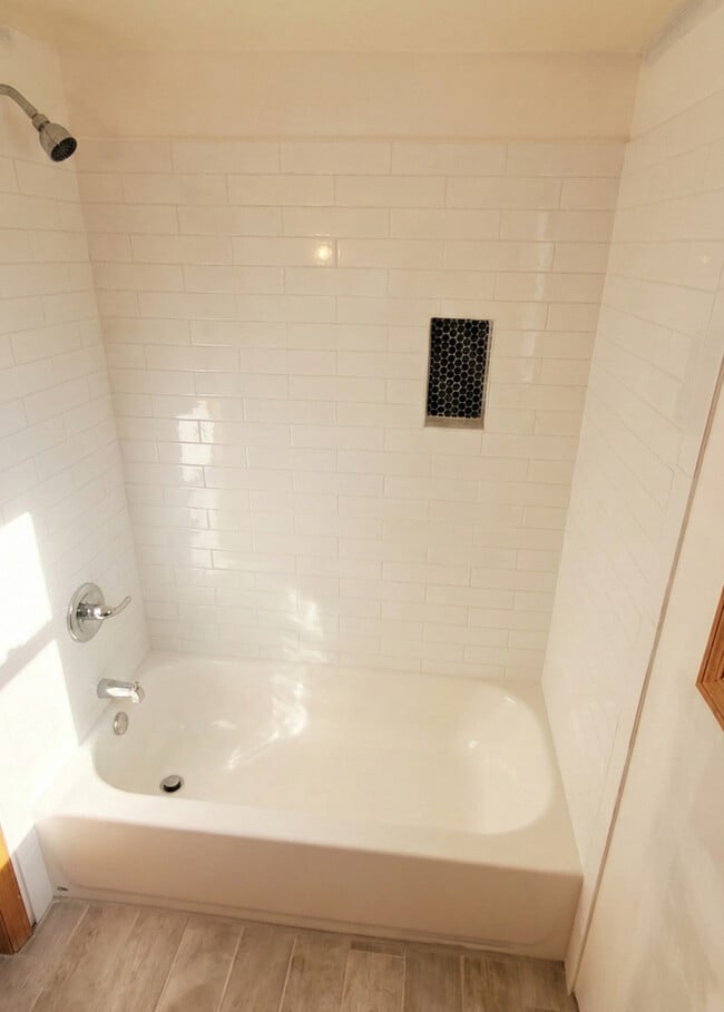 Building Photo - 445 W 37th St