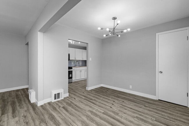 Building Photo - 1122 Roxton Dr