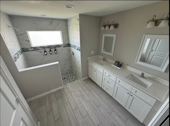 Building Photo - 403 SW 31st Pl