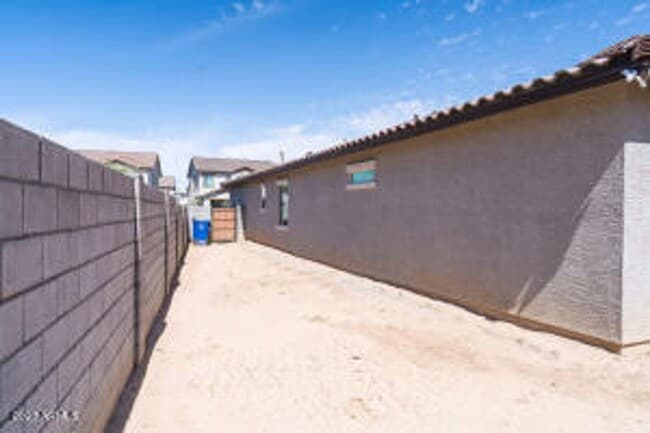 Building Photo - Apply Here www.realty480pm.appfolio.com/listings